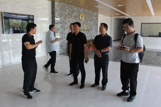 新华社河南分社党组成员、常务副主编王圣志、新华社河南分社农村采访部主任李 鹏一行莅临公司调研采访